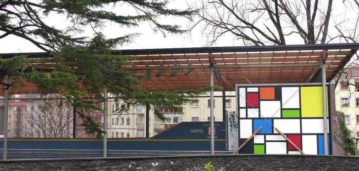 Mural bana egingo dute Oriako frontoian eta Arranbide kalean
