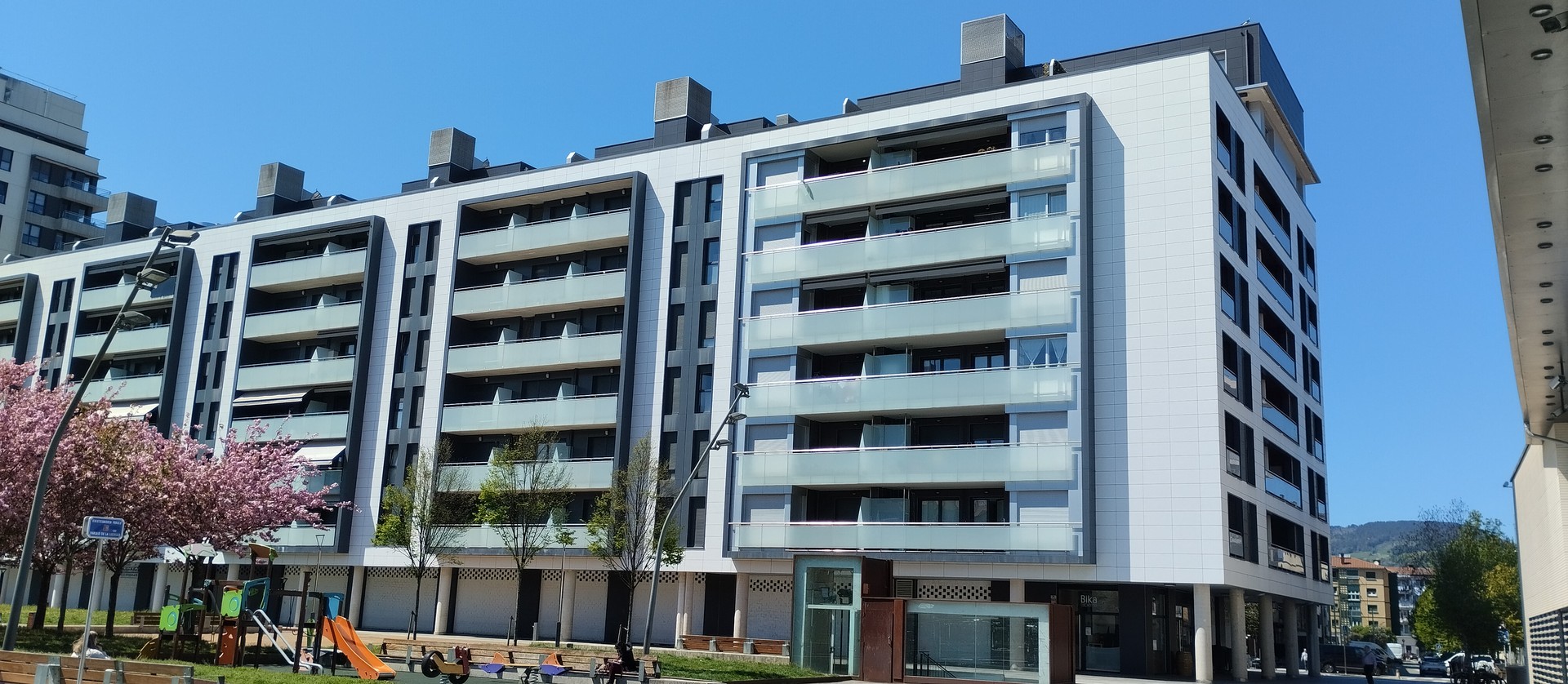 Hipodromo etorbideko etxebizitzak lehiaketa publiko bidez besterenduko ditu udalak