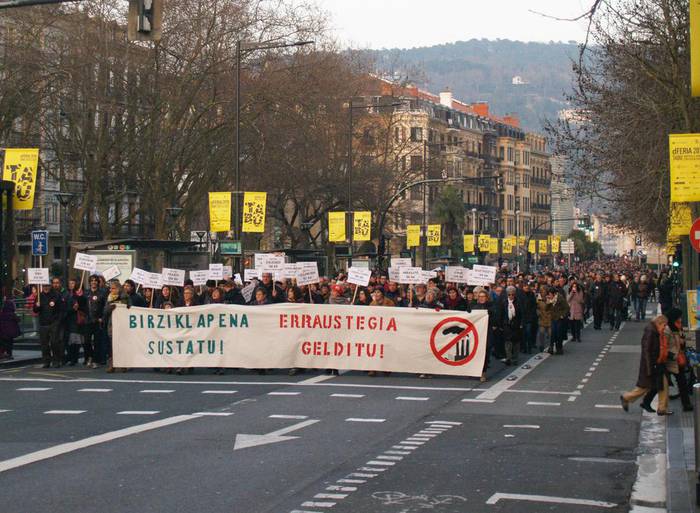 Hainbat lasarteoriatarrek ezetz esan diote erraustegiari, Donostian