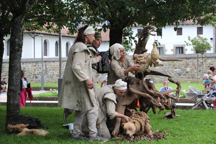 'Izarren hartza' antzezlana