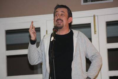 Ipuinak eta algarak Kike Biguriren esku