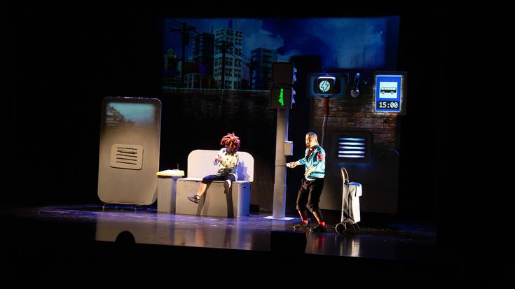 Multimediatik sortutako obra antzeztu dute