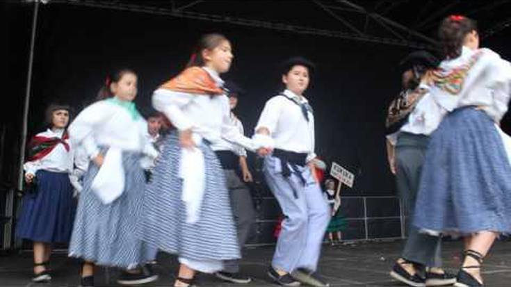 Kukuka Antzerki eta Dantza Eskolako dantzari gaztetxoak ederki aritu dira gaurkoan