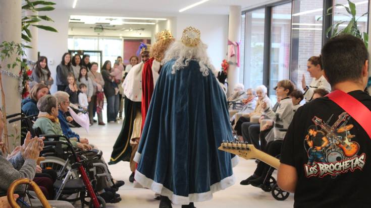 Atsobakarreko egoiliarrak izan dira Errege Magoek bisitatu dituzten lehen lasarteoriatarrak