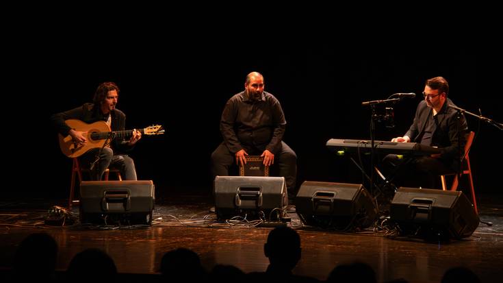 Flamenko y Son taldeak jotako kantu baten zati bat