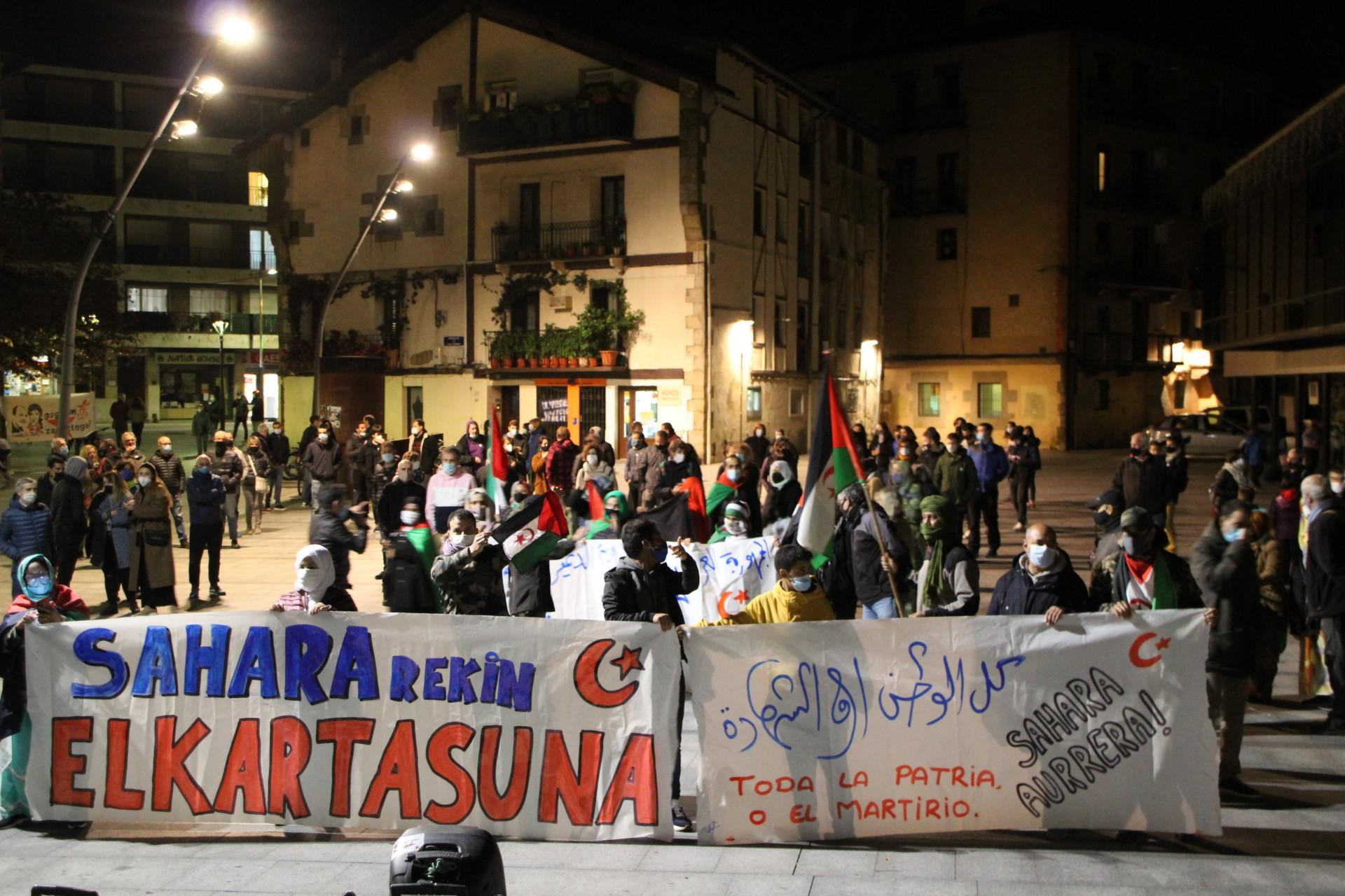 Sahararrei elkartasuna adierazi diete Okendo plazan