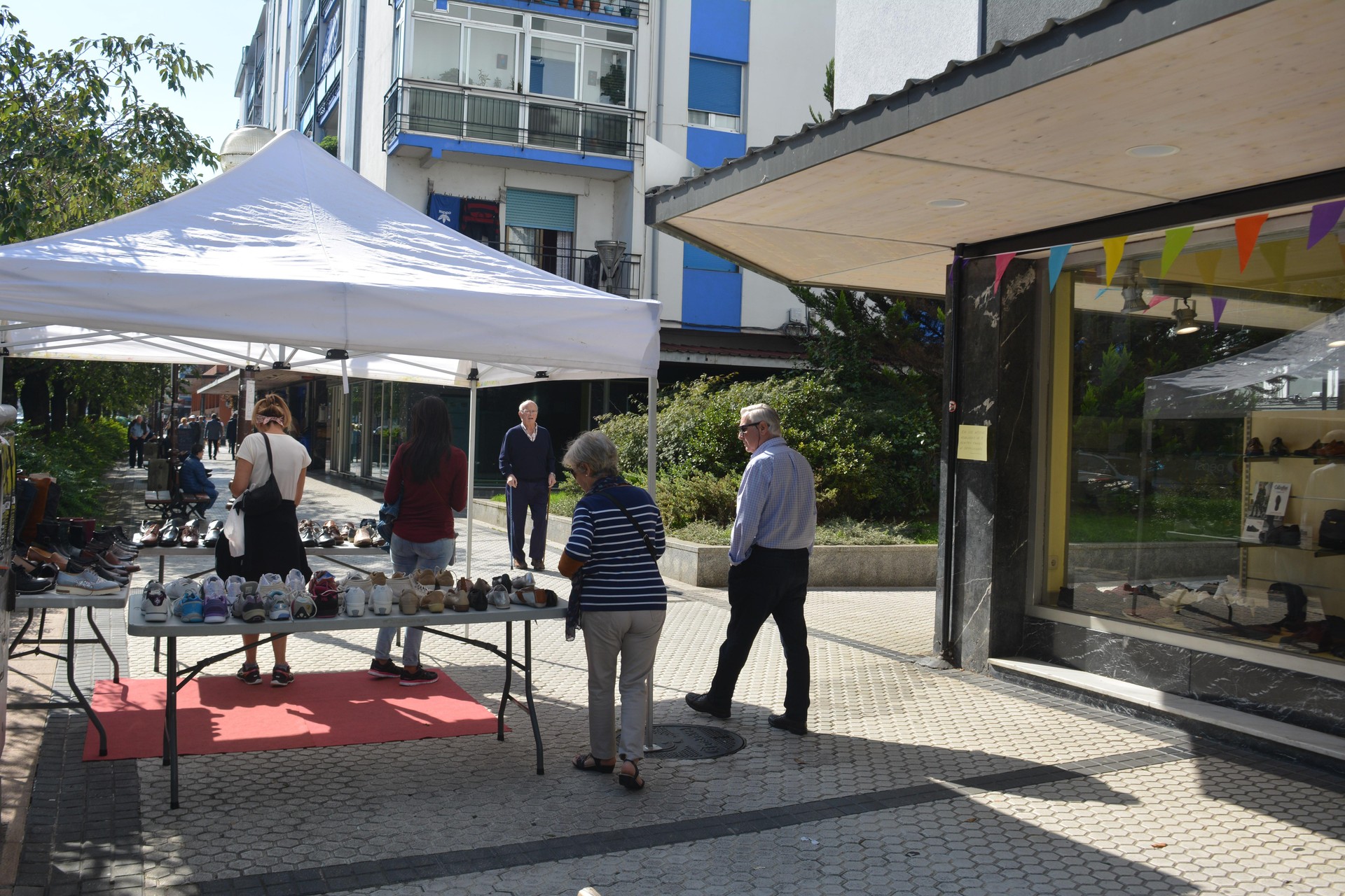 Gaur goizean zehar ere, hamaika produktu Stock Azokan