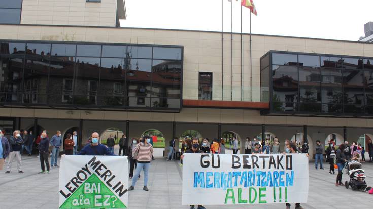 Leroy Merlinen aurka batu dira, bigarrenez, lasarteoriatarrak