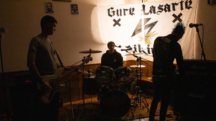 'Gure Lasarte zikiña' musika jaialdiaren hirugarren edizioa aurrera eraman zuten