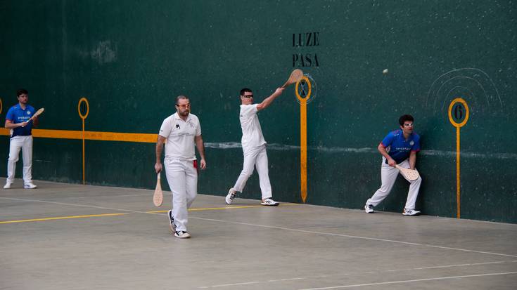 Intzako Gomazko palako kideek, garaipen bikoitza