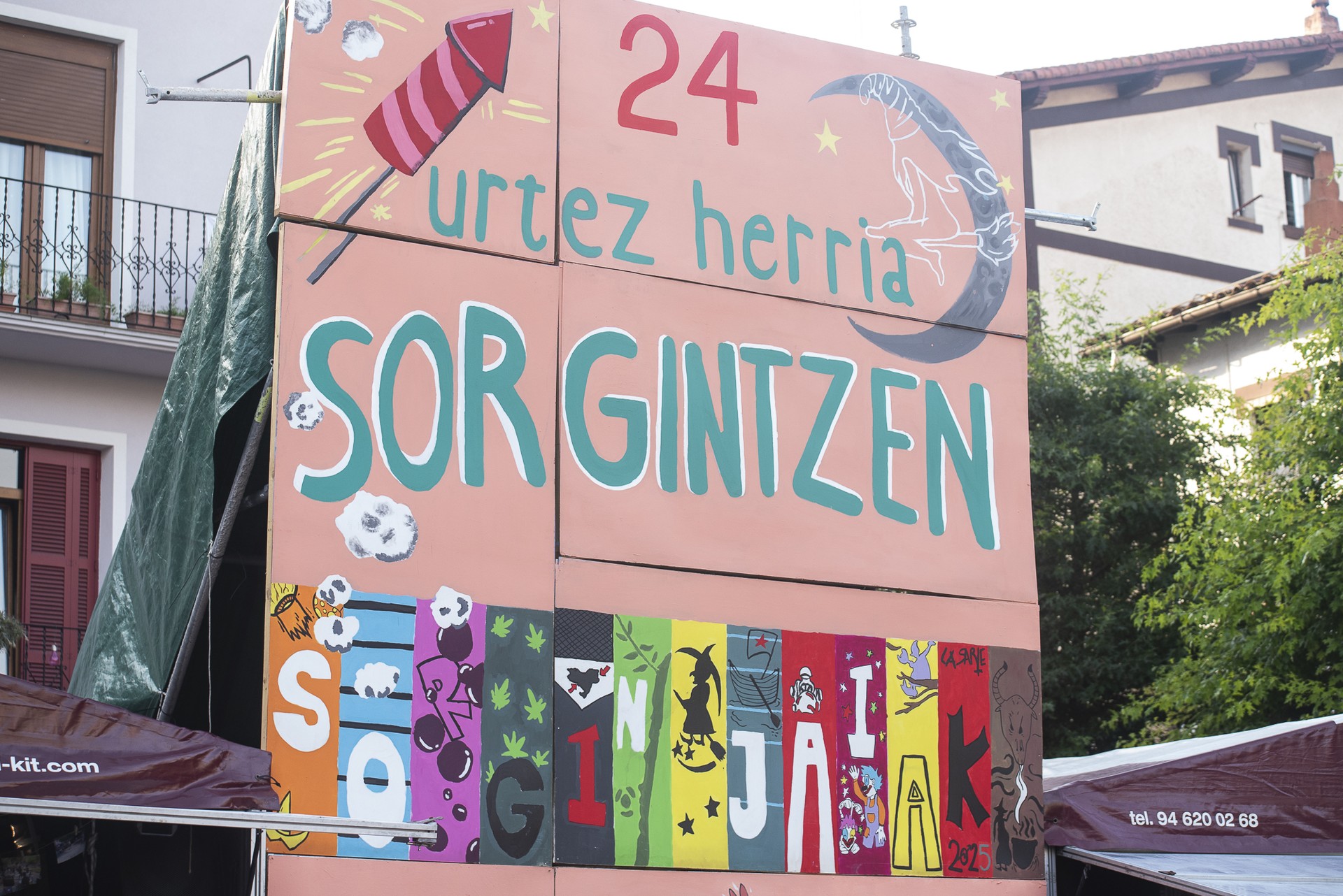 Txosna gunea muntatzen hasiko dira sorginak gaur