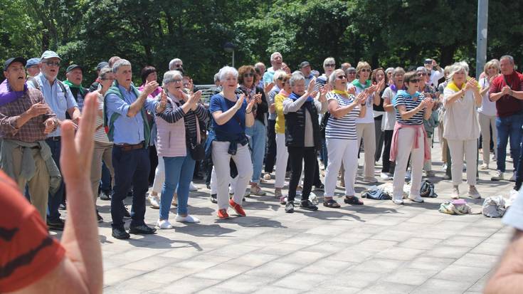 Xumela koruko kideek Usurbilgo Kantu Festan parte hartu dute
