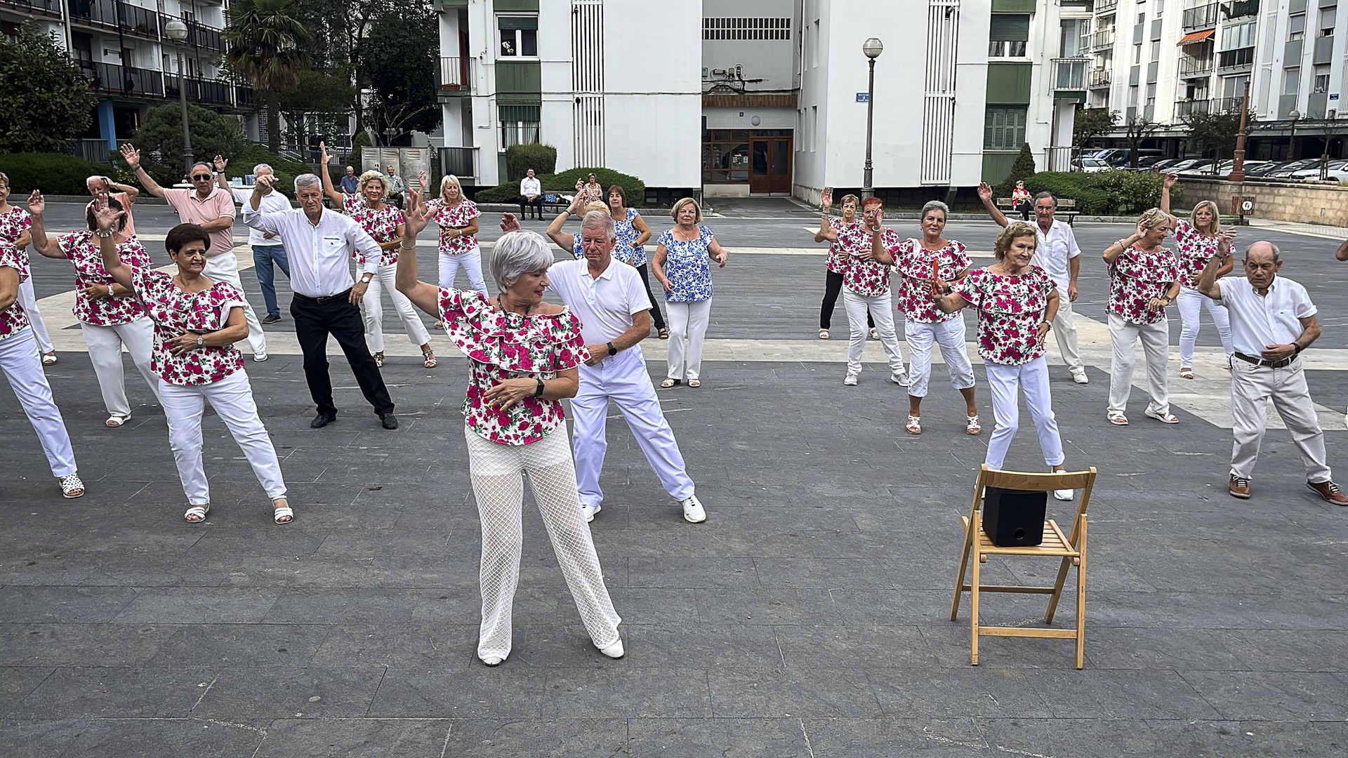 "Egoitzako alaienek" dantza erakustaldi ederra egin dute