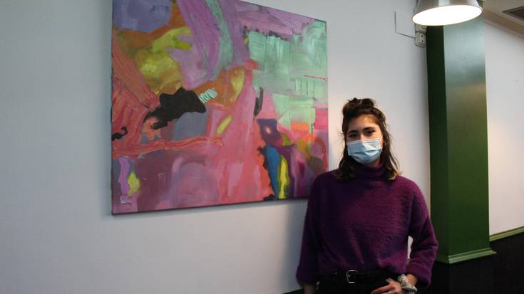 Emozioetan oinarritutako artelan koloretsuak ikusgai