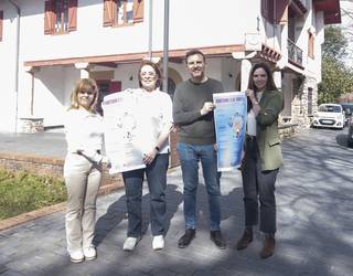 Programazio "zabal, hezitzaile eta parte hartzailea" familietara ere zabalduko dute