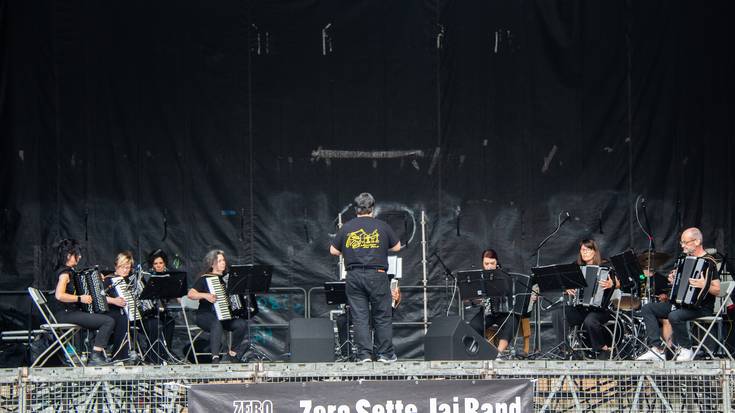 Rock kantutegi klasikotik hartutako abesti ezagunak jo ditu Zero Settek