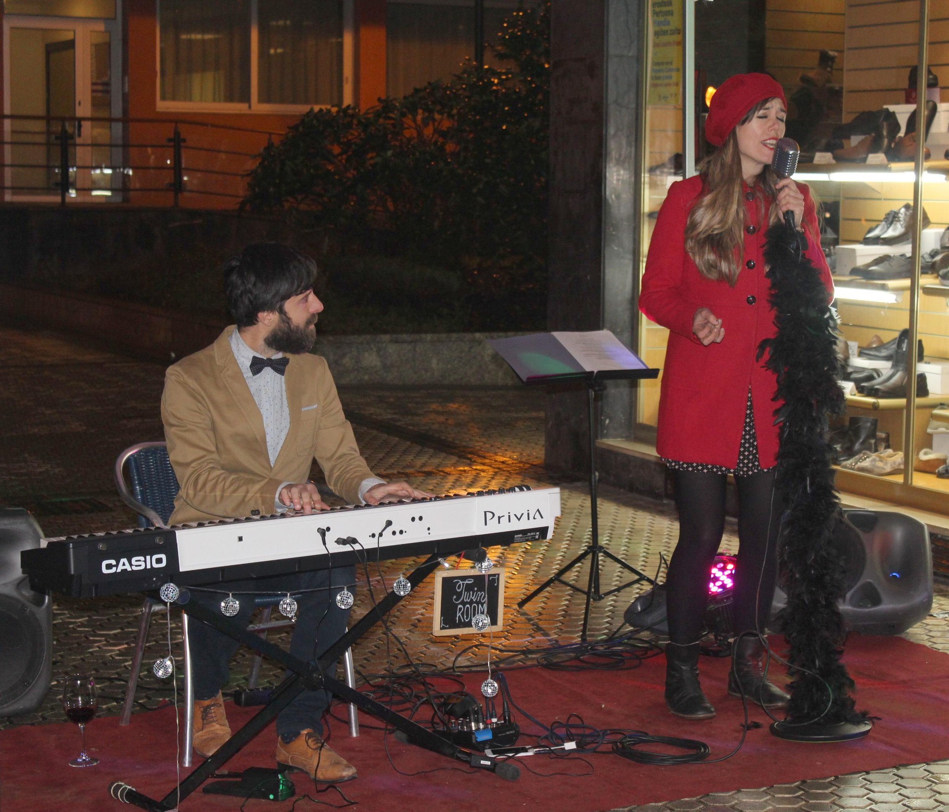 Swing musikak girotu du arratsalde euritsua
