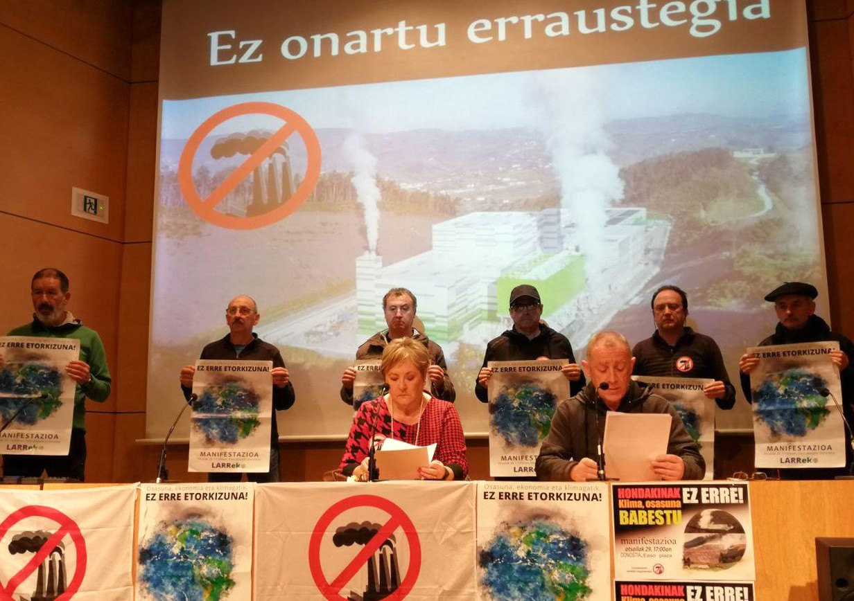 "Zaborraren mafiaren eskrupulo eza" salatu du Erraustegiaren Aurkako Mugimenduak