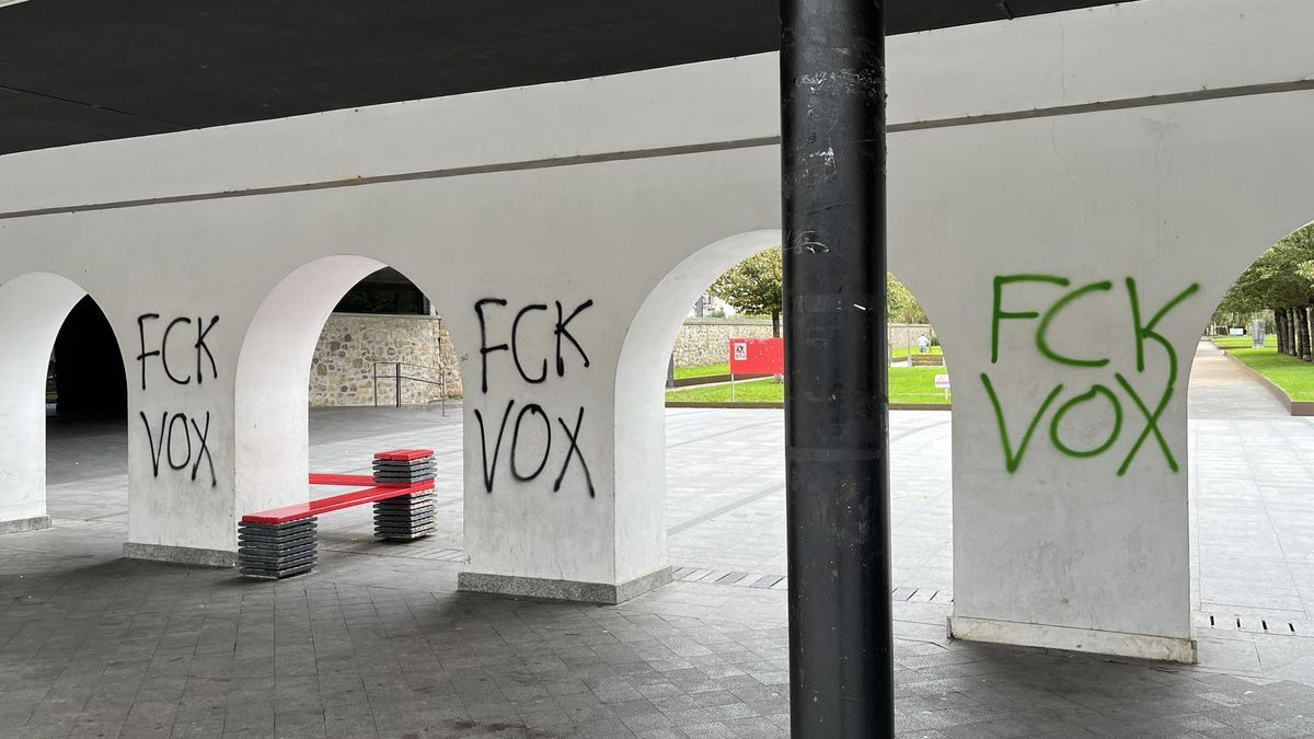 VOXek gaur arratsaldean egitekoa duen ekintzari pintaketekin erantzun diote