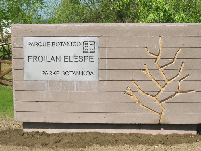 Parke botanikoaren egoera salatu dute 10.urtebetetzean