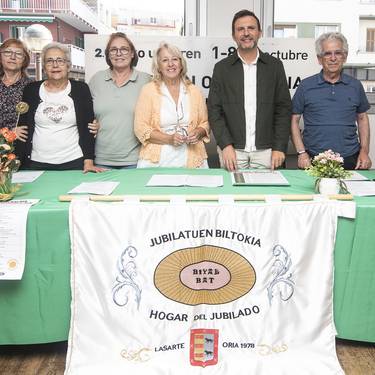 Adinekoen Omenaldi Astea: bandera igotzea