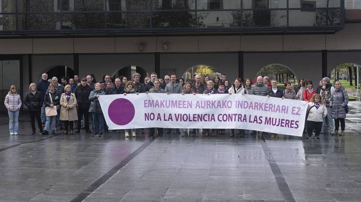 Emakumeen aurkako indarkeriari ezetz esateko elkartu dira