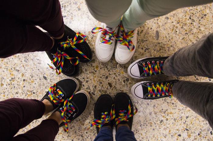 LGTBfobiaren aurkako lokarriak banatuko dira Ostadarren jaialdian