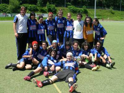 Neska futbolarien denboraldi borobila