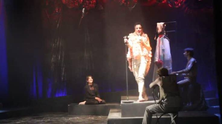 Hika Teatroa konpainiaren 'Tarara' antzezlana