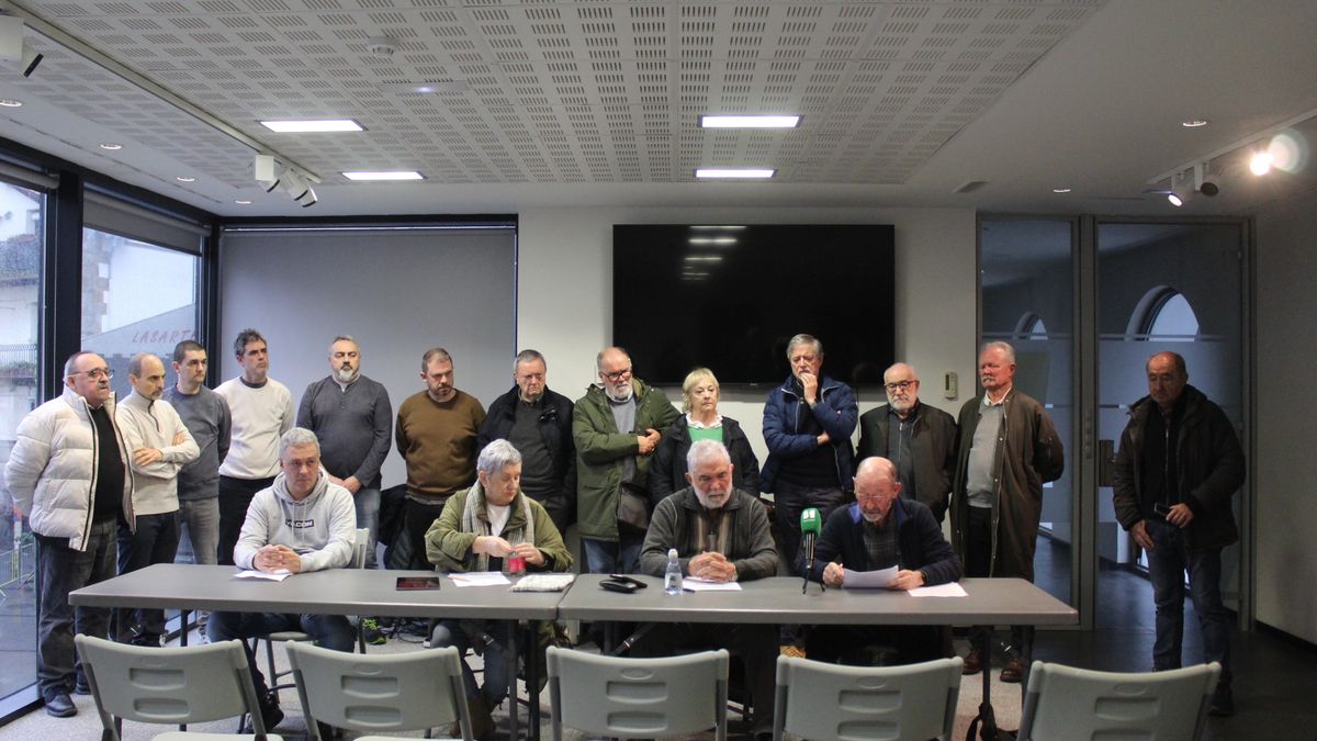 Ehun eguneko greba oroitarazteko antolatu dira