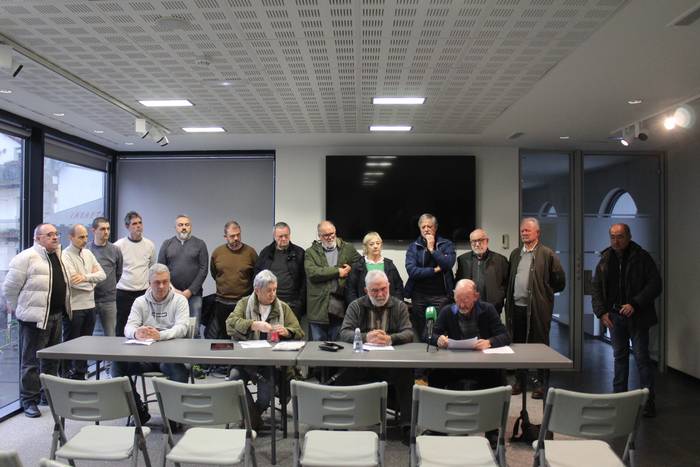 Ehun eguneko greba oroitarazteko antolatu dira