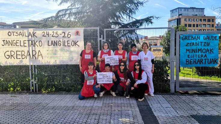 Hiru eguneko lanuzteari ekin diote ikastetxeetako jangeletako langileek