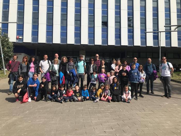 Negua agurtzeko jaia egin dute Zabaletako auzotarrek