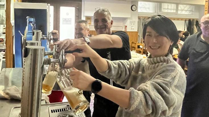 Garagardo azoka egin dute Palomo Linares elkartean