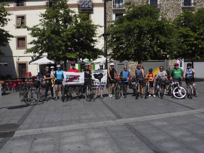 Pedalei eraginez, presoen eskubideen alde