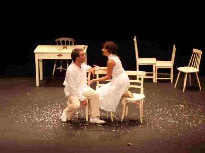 The... con mujeres Teatro Estudioren eskutik