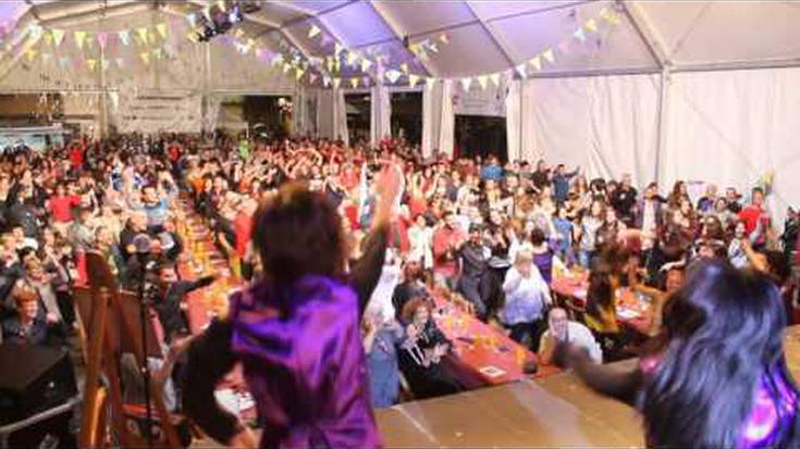 Zortzikoteko kideen hitz hunkigarriak entzun ostean, festa giroan egin dio ongi-etorria herriak 40