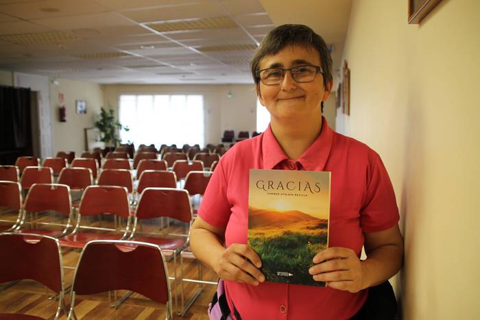 Carmen Atalaya Revilla herritarrak 'Gracias' liburua argitaratu du