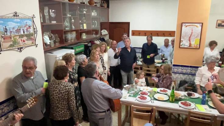 Andaluziako ereserkia abestu dute bazkaldu aurretik