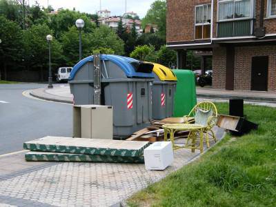 Zigorrak zaborra modu desegokian botatzeagatik
