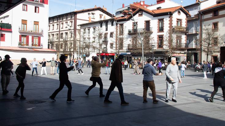 Plazadantzen zati bat