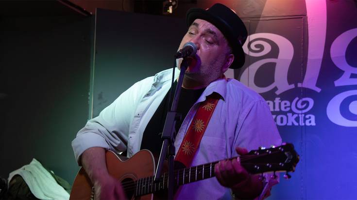 Javier Sun abeslariak gitar doinuez girotu du larunbat gaua