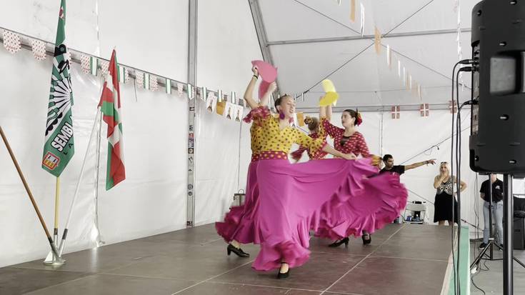 Duende laukotearen sevillana emanaldia
