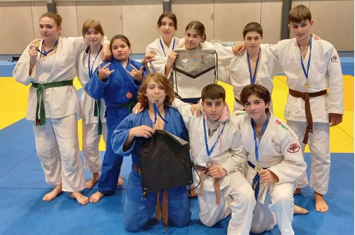 LOKEko judokek dominak eta gerriko beltz berriez gain, kirolaz ere gozatu dute
