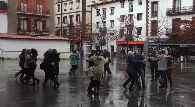 Dantza, hotzari aurre eginez