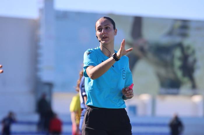 Nerea Rebollo: "Infantil mailan nengoela hasi nintzen arbitratzen eta asko gustatu zitzaidan"