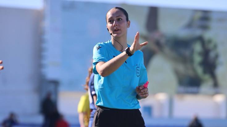 Nerea Rebollo: "Infantil mailan nengoela hasi nintzen arbitratzen eta asko gustatu zitzaidan"