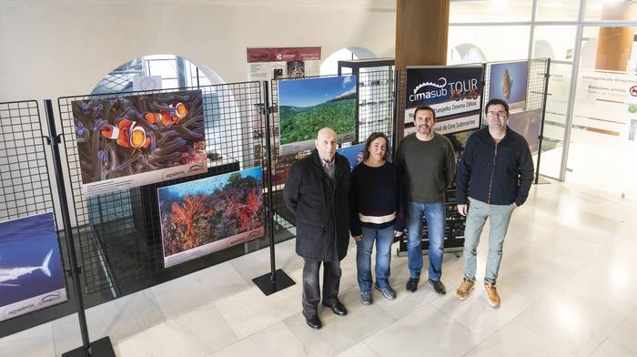 Itsaspekoa ikusi eta entzuten hasi dira