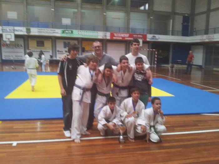 Judoko Landaberri-Sasoeta alebin taldea Gipuzkoako txapeldun