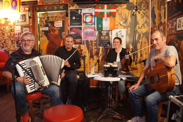 Aire Eire taldearen kontzertua